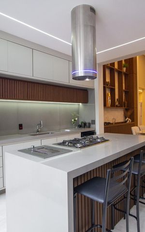 Casa de condomínio para alugar com 550m², 4 quartos e 6 vagasCozinha 