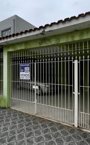 Casa à venda com 140m², 2 quartos e 2 vagas Casa à venda com 140m², 2 quartos e 2 vagasFachada + Placa