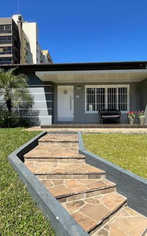 Casa à venda com 176m², 3 quartos e 4 vagas