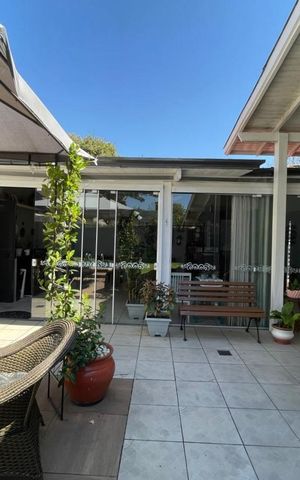 Casa à venda com 176m², 3 quartos e 4 vagas
