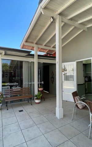 Casa à venda com 176m², 3 quartos e 4 vagas