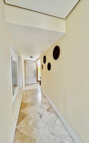 Casa de condomínio para alugar com 550m², 6 quartos e 6 vagas Casa de condomínio para alugar com 550m², 6 quartos e 6 vagasEntrada