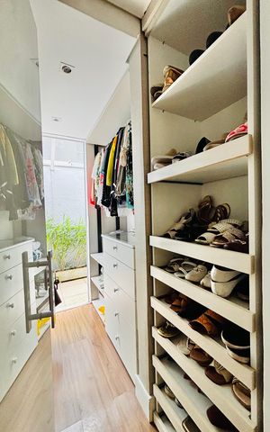 Casa de condomínio para alugar com 550m², 6 quartos e 6 vagas Casa de condomínio para alugar com 550m², 6 quartos e 6 vagasCloset da suíte 5