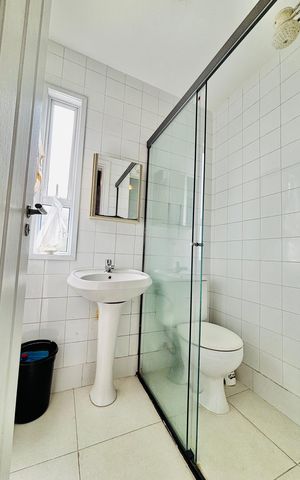 Casa de condomínio para alugar com 550m², 6 quartos e 6 vagas Casa de condomínio para alugar com 550m², 6 quartos e 6 vagasBanheiro da Suíte 6