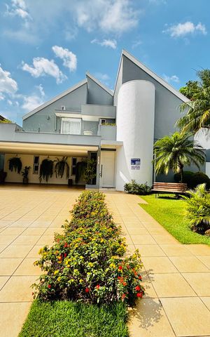 Casa de condomínio para alugar com 550m², 6 quartos e 6 vagas Casa de condomínio para alugar com 550m², 6 quartos e 6 vagasFachada da casa