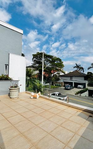 Casa de condomínio para alugar com 550m², 6 quartos e 6 vagas Casa de condomínio para alugar com 550m², 6 quartos e 6 vagasSacada