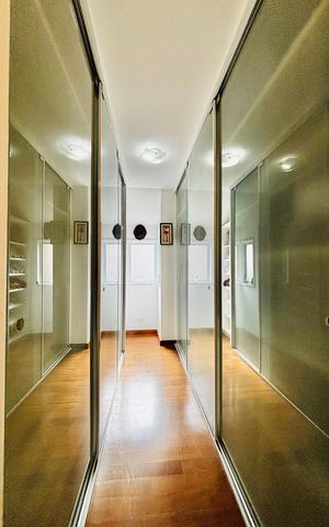 Casa de condomínio para alugar com 550m², 6 quartos e 6 vagas Casa de condomínio para alugar com 550m², 6 quartos e 6 vagasCloset da suíte 2
