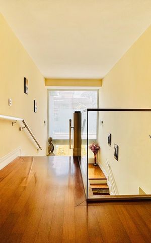 Casa de condomínio para alugar com 550m², 6 quartos e 6 vagas Casa de condomínio para alugar com 550m², 6 quartos e 6 vagasEscada
