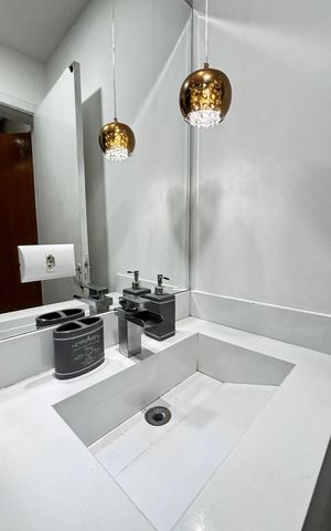 Apartamento à venda com 158m², 3 quartos e 2 vagas Apartamento à venda com 158m², 3 quartos e 2 vagasBanheiro da Suíte
