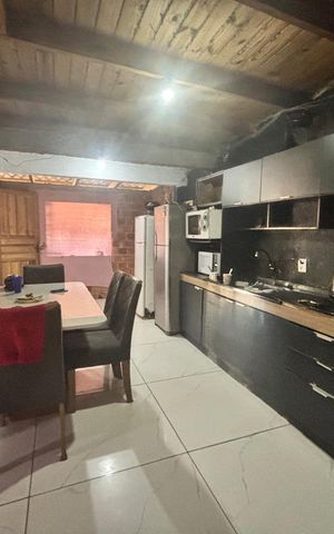 Casa à venda com 69m², 3 quartos e 1 vaga