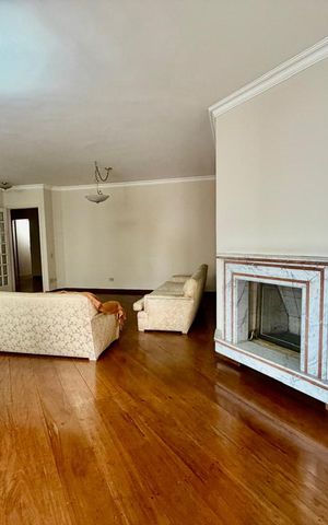 Apartamento à venda com 173m², 4 quartos e 2 vagas Apartamento à venda com 173m², 4 quartos e 2 vagasSala