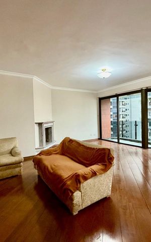Apartamento à venda com 173m², 4 quartos e 2 vagas Apartamento à venda com 173m², 4 quartos e 2 vagasSala