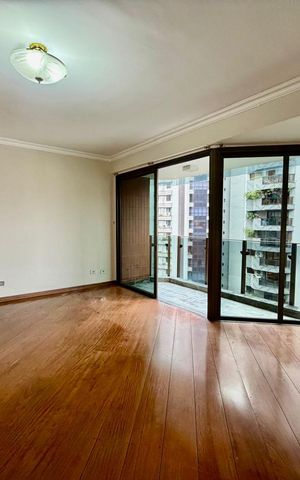Apartamento à venda com 173m², 4 quartos e 2 vagas Apartamento à venda com 173m², 4 quartos e 2 vagasSala