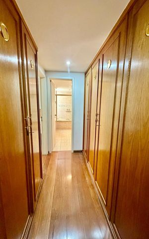 Apartamento à venda com 173m², 4 quartos e 2 vagas Apartamento à venda com 173m², 4 quartos e 2 vagasCorredor