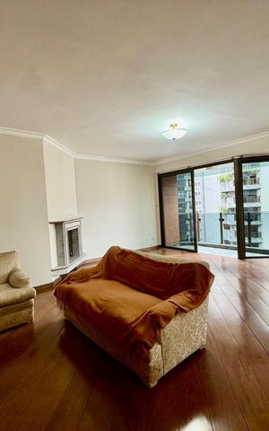 Apartamento à venda com 173m², 4 quartos e 2 vagas Apartamento à venda com 173m², 4 quartos e 2 vagasSala