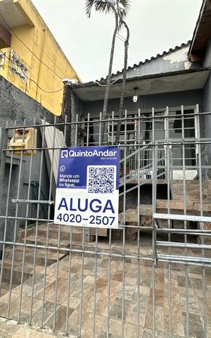 Casa para alugar com 200m², 4 quartos e 2 vagas Casa para alugar com 200m², 4 quartos e 2 vagasFachada