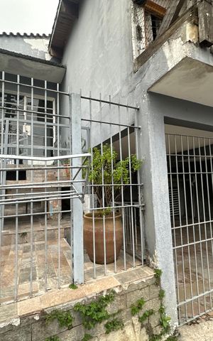 Casa para alugar com 200m², 4 quartos e 2 vagas Casa para alugar com 200m², 4 quartos e 2 vagasFachada