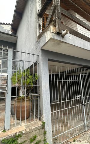 Casa para alugar com 200m², 4 quartos e 2 vagas Casa para alugar com 200m², 4 quartos e 2 vagasFachada