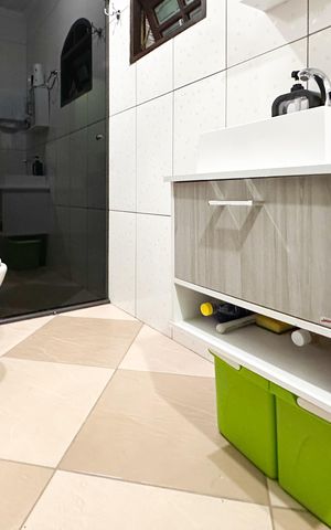 Casa à venda com 226m², 3 quartos e 2 vagas Casa à venda com 226m², 3 quartos e 2 vagasBanheiro Social 3