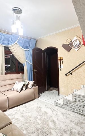 Casa à venda com 226m², 3 quartos e 2 vagas Casa à venda com 226m², 3 quartos e 2 vagasSala