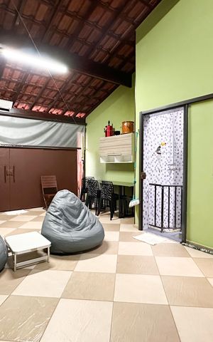 Casa à venda com 226m², 3 quartos e 2 vagas Casa à venda com 226m², 3 quartos e 2 vagasSalão