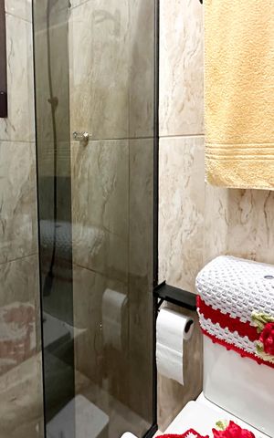 Casa à venda com 226m², 3 quartos e 2 vagas Casa à venda com 226m², 3 quartos e 2 vagasBanheiro da Suíte