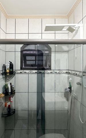 Casa à venda com 226m², 3 quartos e 2 vagas Casa à venda com 226m², 3 quartos e 2 vagasBanheiro Social