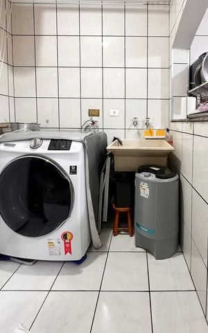 Casa à venda com 226m², 3 quartos e 2 vagas Casa à venda com 226m², 3 quartos e 2 vagasÁrea de Serviço