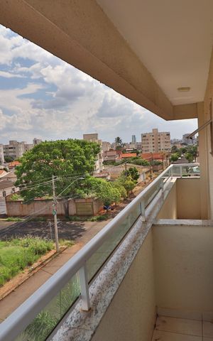 Apartamento para alugar com 130m², 3 quartos e 1 vagaPlaquinha