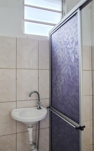 Casa para alugar com 170m², 3 quartos e 2 vagas Casa para alugar com 170m², 3 quartos e 2 vagasEdícula - banheiro