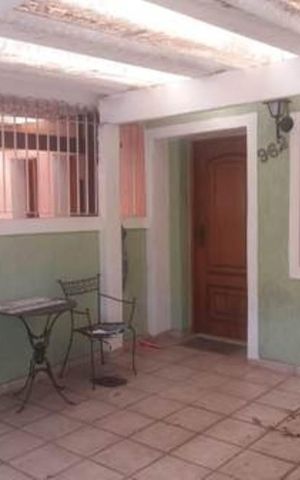 Casa à venda com 144m², 2 quartos e 2 vagas Casa à venda com 144m², 2 quartos e 2 vagasÁrea externa