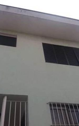 Casa à venda com 144m², 2 quartos e 2 vagas Casa à venda com 144m², 2 quartos e 2 vagasFachada