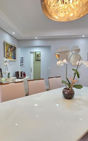 Apartamento à venda com 220m², 3 quartos e 2 vagas Apartamento à venda com 220m², 3 quartos e 2 vagasSala de Jantar