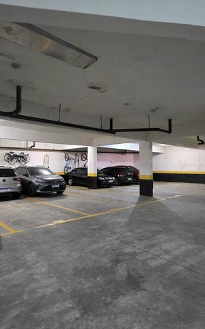 Apartamento à venda com 220m², 3 quartos e 2 vagas Apartamento à venda com 220m², 3 quartos e 2 vagasGaragem