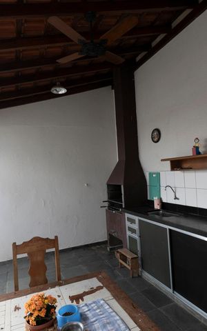 Casa à venda com 180m², 2 quartos e 2 vagasQUINTAL COM CHURRASQUEIRA