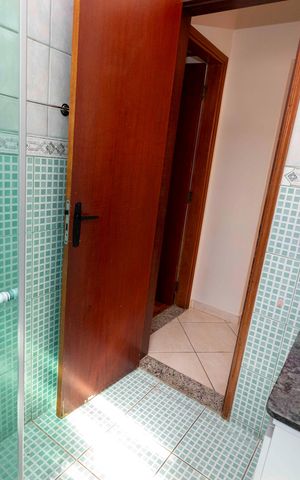 Casa à venda com 180m², 2 quartos e 2 vagasBANHEIRO