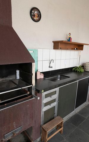 Casa à venda com 180m², 2 quartos e 2 vagasQUINTAL COM CHURRASQUEIRA