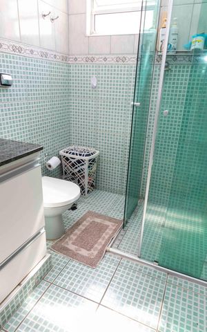 Casa à venda com 180m², 2 quartos e 2 vagasBANHEIRO