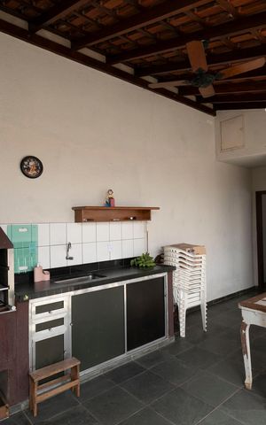 Casa à venda com 180m², 2 quartos e 2 vagasQUINTAL COM CHURRASQUEIRA