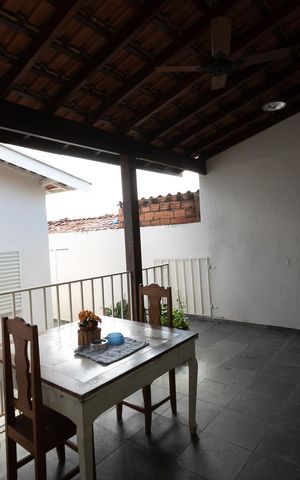 Casa à venda com 180m², 2 quartos e 2 vagasQUINTAL COM CHURRASQUEIRA