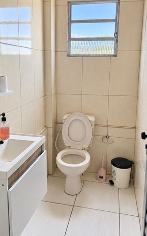 Casa à venda com 184m², 4 quartos e 2 vagas Casa à venda com 184m², 4 quartos e 2 vagasBanheiro