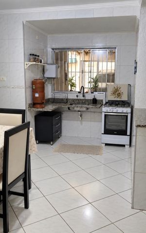 Casa à venda com 184m², 4 quartos e 2 vagas Casa à venda com 184m², 4 quartos e 2 vagasCozinha