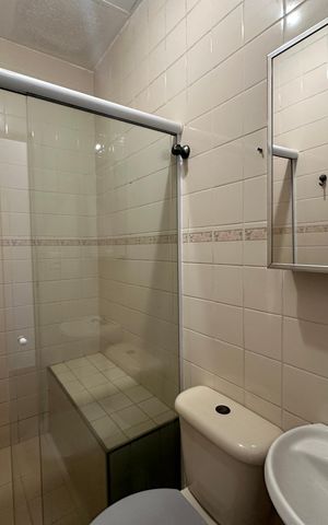 Casa de condomínio à venda com 63m², 2 quartos e 1 vaga Casa de condomínio à venda com 63m², 2 quartos e 1 vagaBanheiro