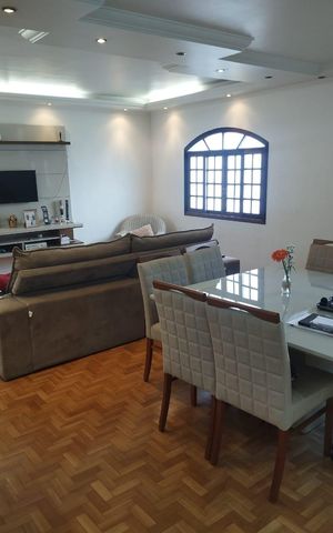 Casa à venda com 260m², 4 quartos e 2 vagas Casa à venda com 260m², 4 quartos e 2 vagasSala