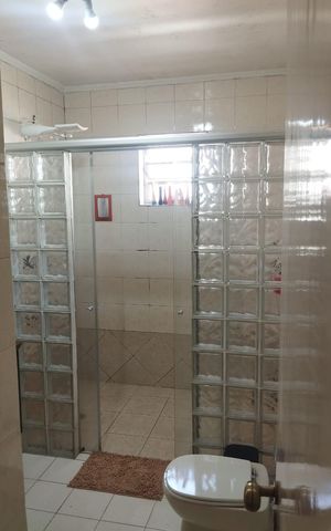 Casa à venda com 260m², 4 quartos e 2 vagas Casa à venda com 260m², 4 quartos e 2 vagasBanheiro 2