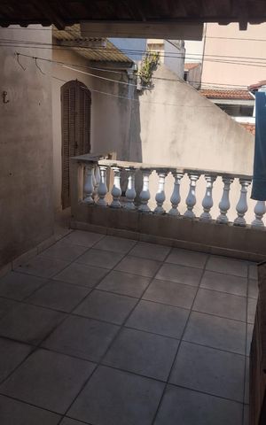 Casa à venda com 260m², 4 quartos e 2 vagas Casa à venda com 260m², 4 quartos e 2 vagasVaranda