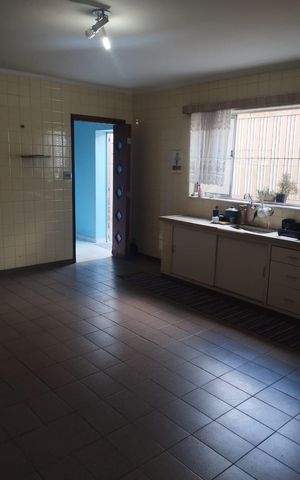 Casa à venda com 260m², 4 quartos e 2 vagas Casa à venda com 260m², 4 quartos e 2 vagasCozinha
