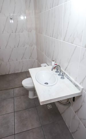 Casa para alugar com 80m², 2 quartos e sem vagaBanheiro