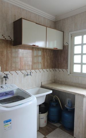 Casa à venda com 300m², 3 quartos e 5 vagasÁrea de Serviço