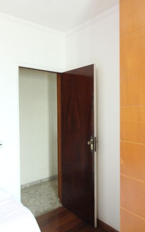 Casa à venda com 300m², 3 quartos e 5 vagasquarto 2